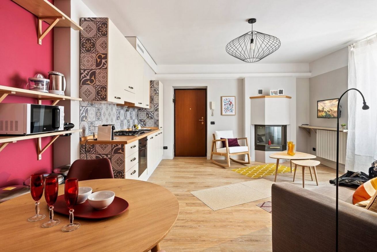 Polished Warm Flat in the Semi-center of Milan