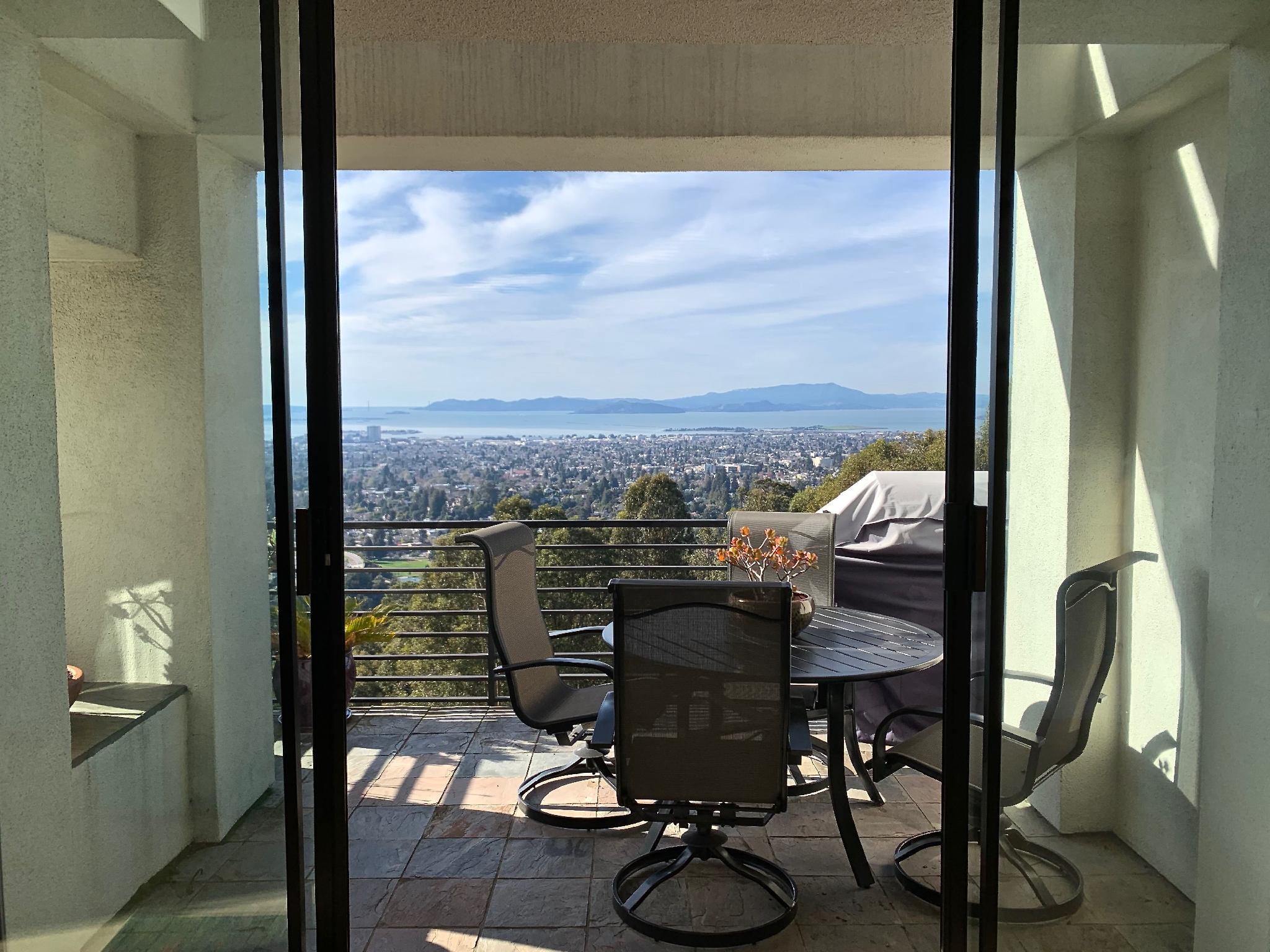 Claremont Hills 3 bedroom home with stunning views overlooking San Francisco Bay