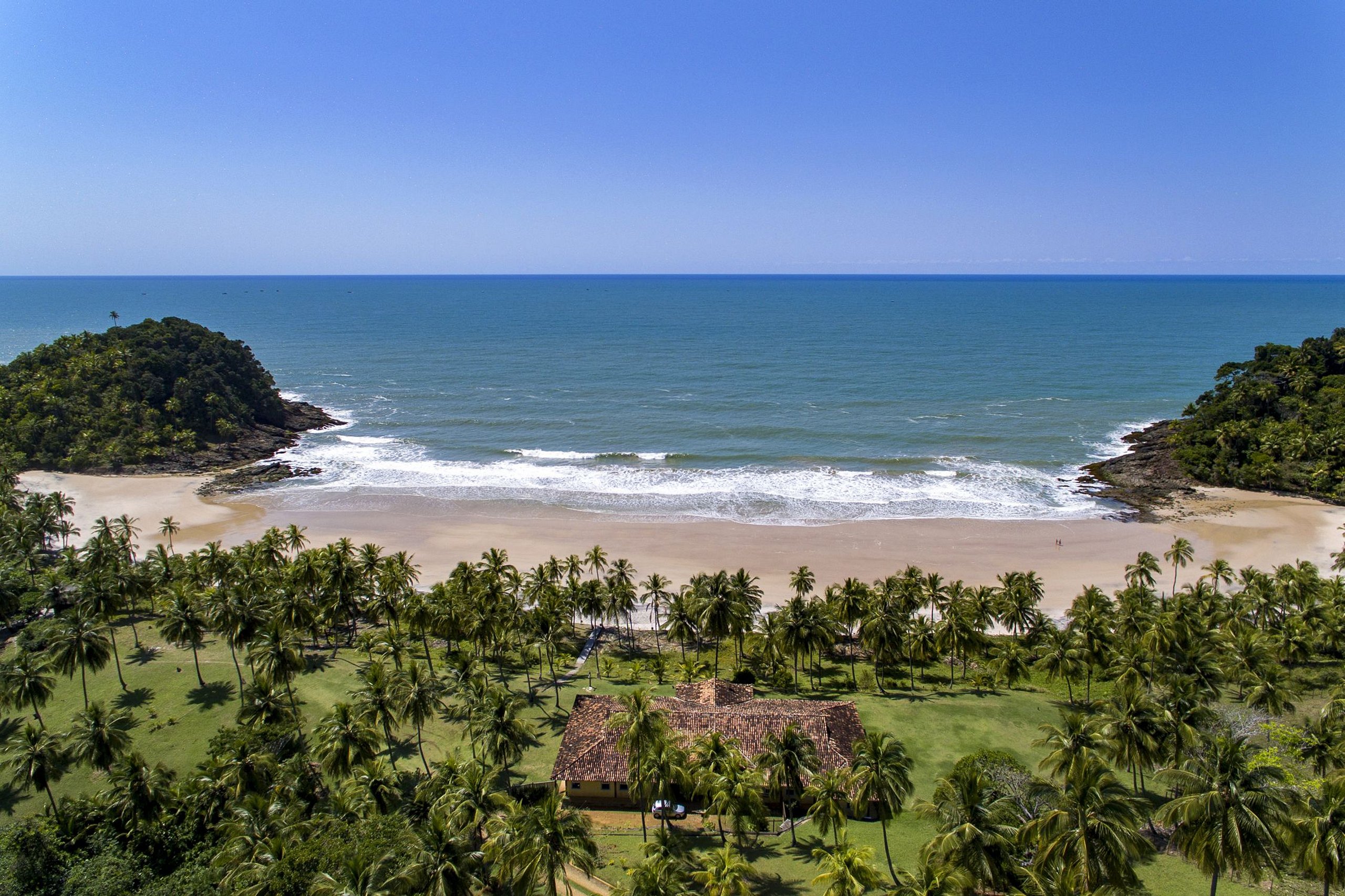 Spacious beach out with large terrace in Bahia