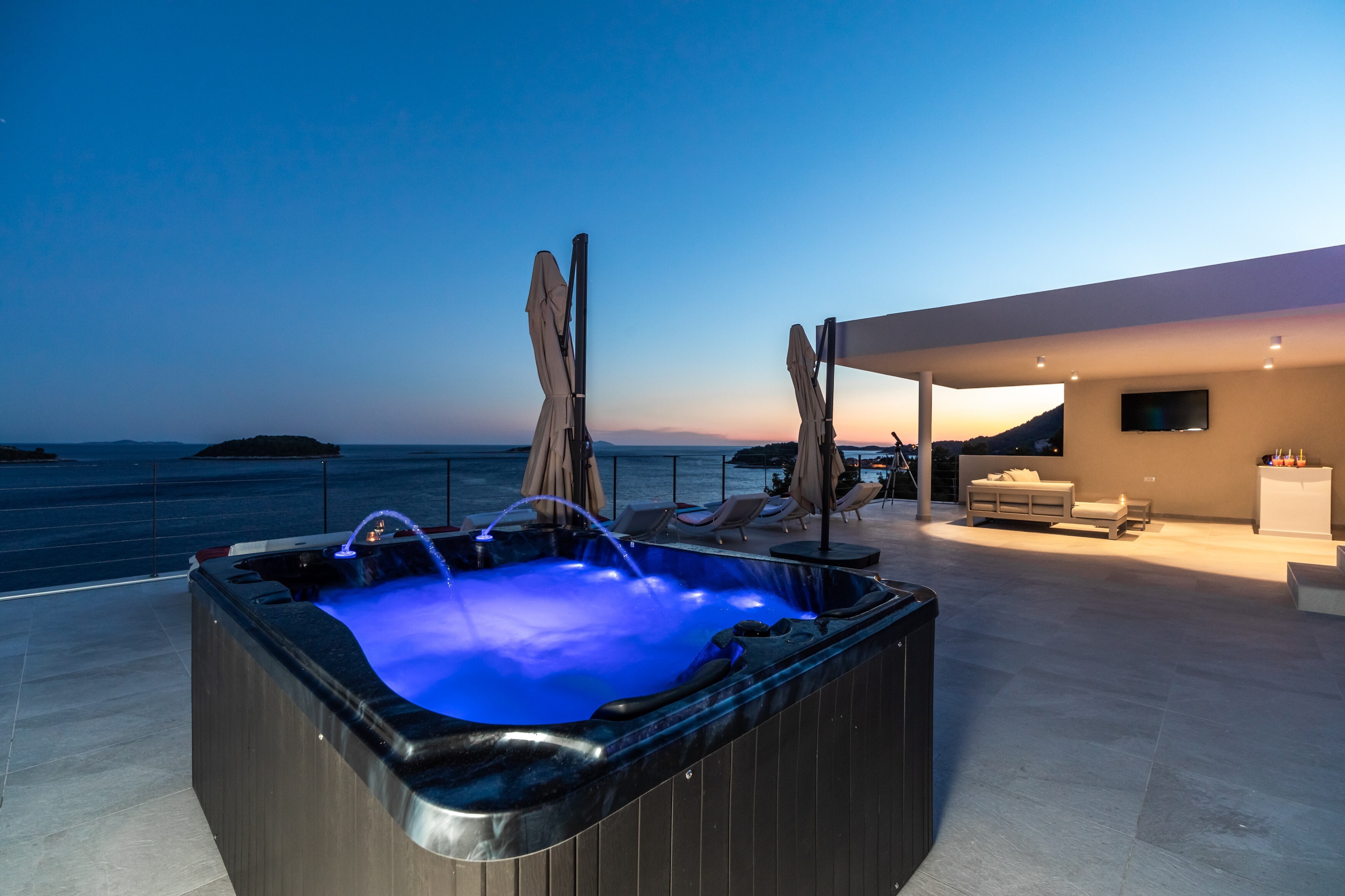 Villa Desire - Three Bedroom Villa with Pool and Sea View 