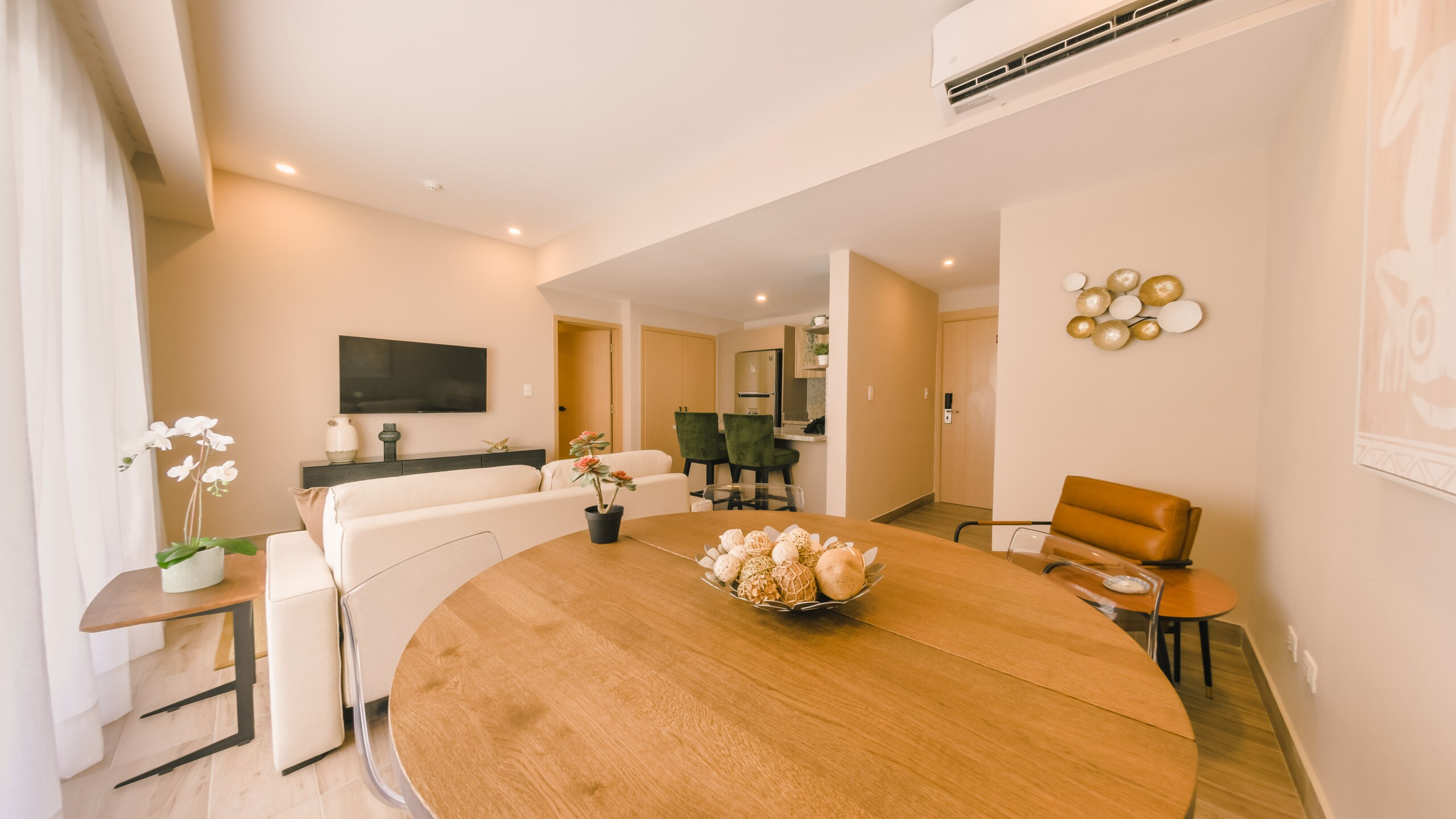 Breakfast Included! Fully Serviced Apartment at Regatta Living 2