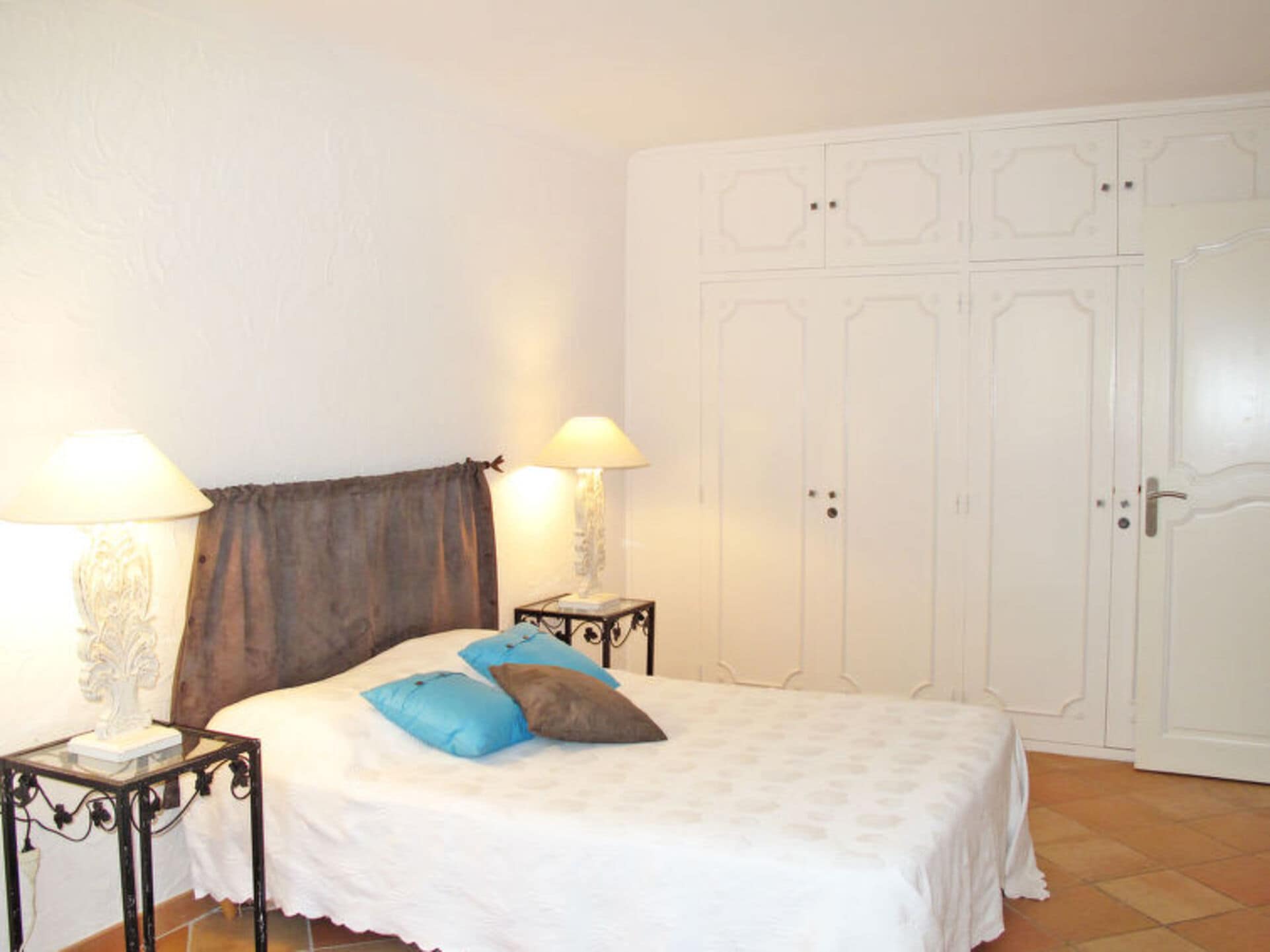 Rent Your Own Luxury Villa with 4 Bedrooms, Provence-Alpes-Côte d'Azur Villa 1081