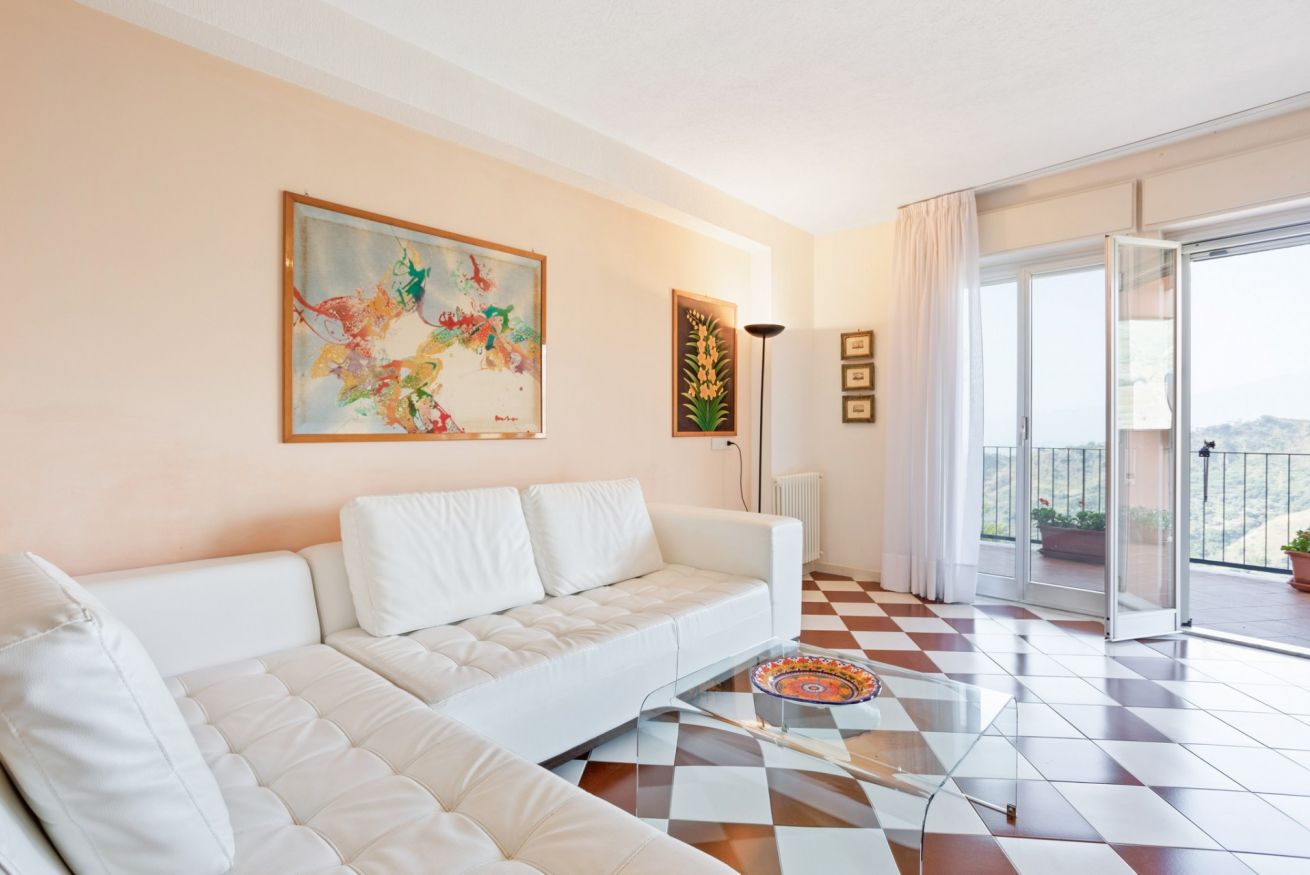 Sophisticated Taormina Apartment with Panoramic Views