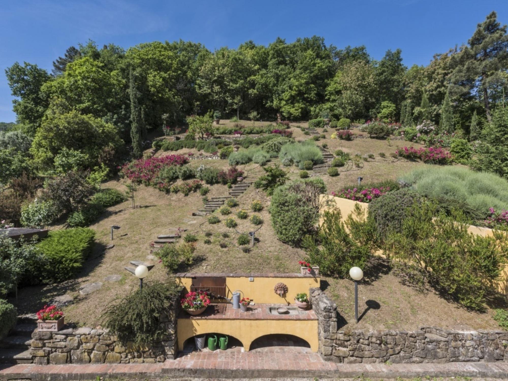 Magnificent villa in the countryside near Pistoia  Pool  Airco  BBQ-VILLA LUCENTE