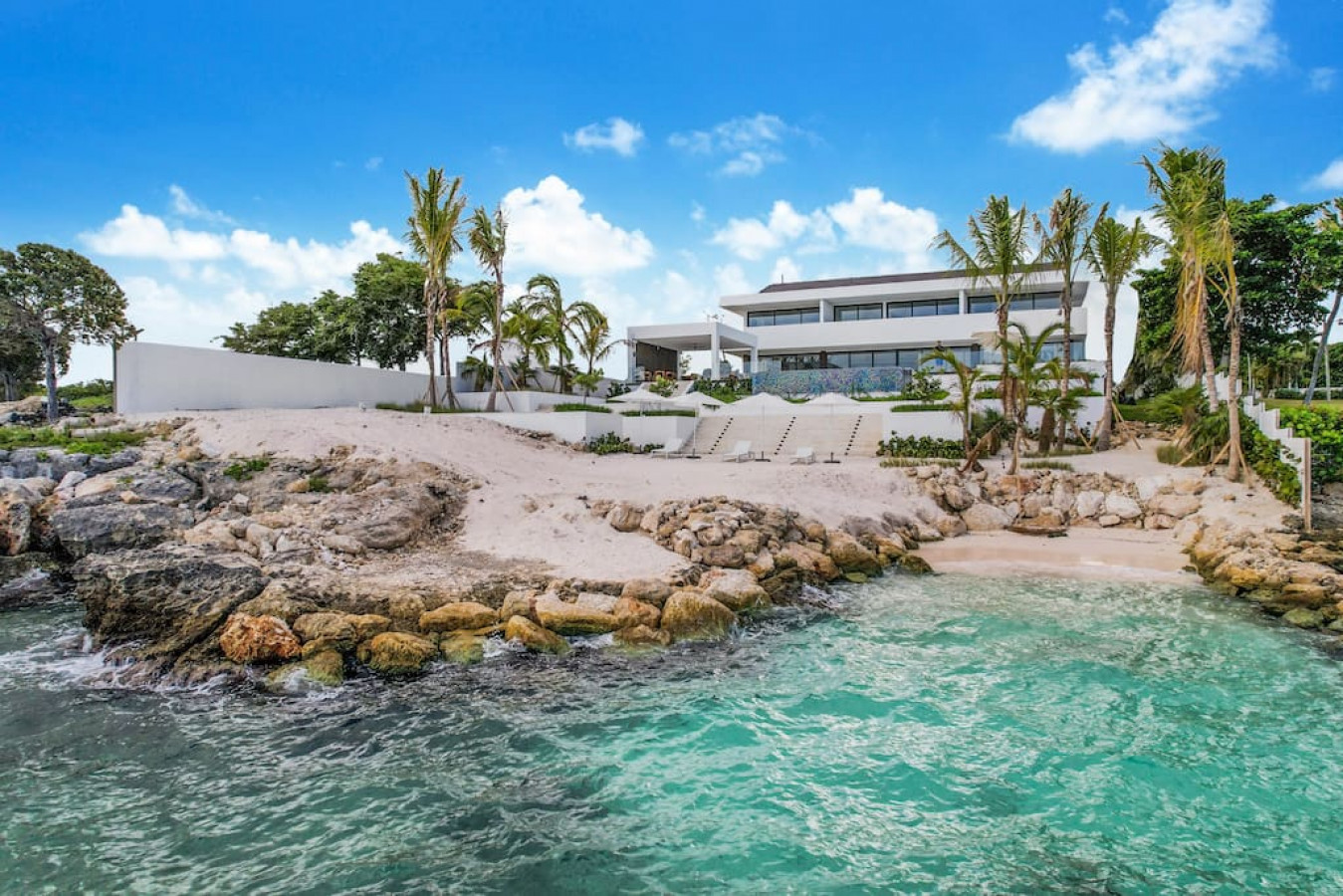 Caleton 24: Amazing ocean front villa w/ beach, pool, full staff & golf carts