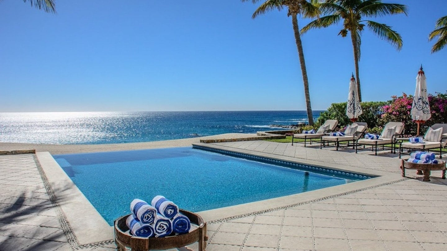Beachfront Luxury Villa in Los Cabos with Sea View