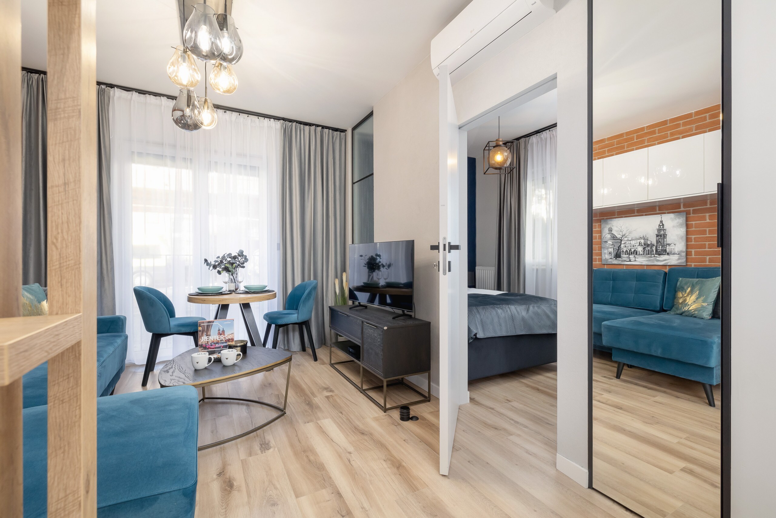 Azure Prestige Apartment with AC and Parking in Cracow