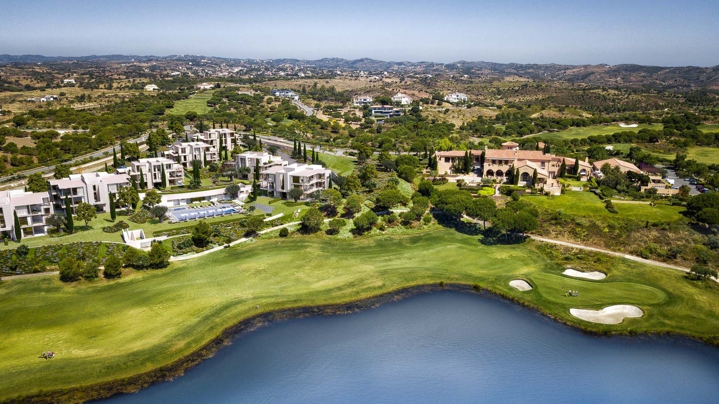 One-br apr with stunning views over MR golf course