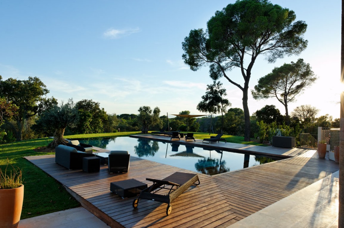 Elegant Luxury Villa with Heated Pool, Lovely Gardens & Heliport